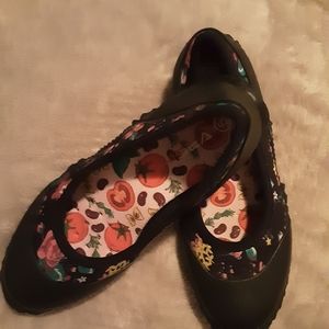 Black Flats - Women/Girls Size 5